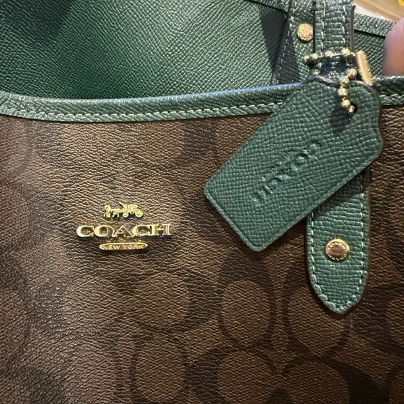 Coach City Tote Bag in Signature canvas - Picture 3 of 7